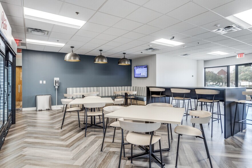 More Photos Of 5601 Executive Dr, Irving Office For Lease