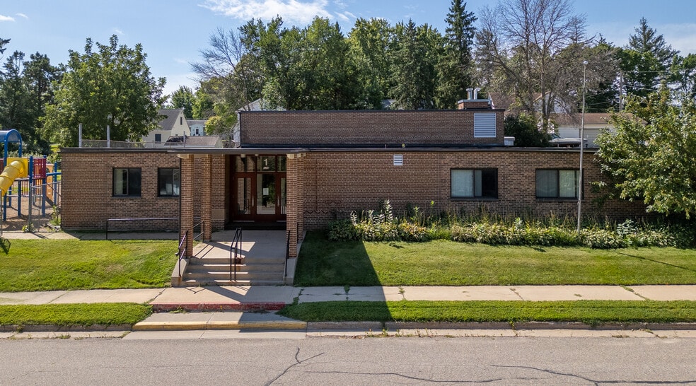 More Photos Of 223 E 5th St, Zumbrota Schools For Sale