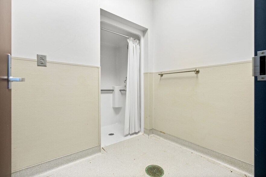 More Photos Of 2800 Diode Ln, Louisville Warehouse For Lease