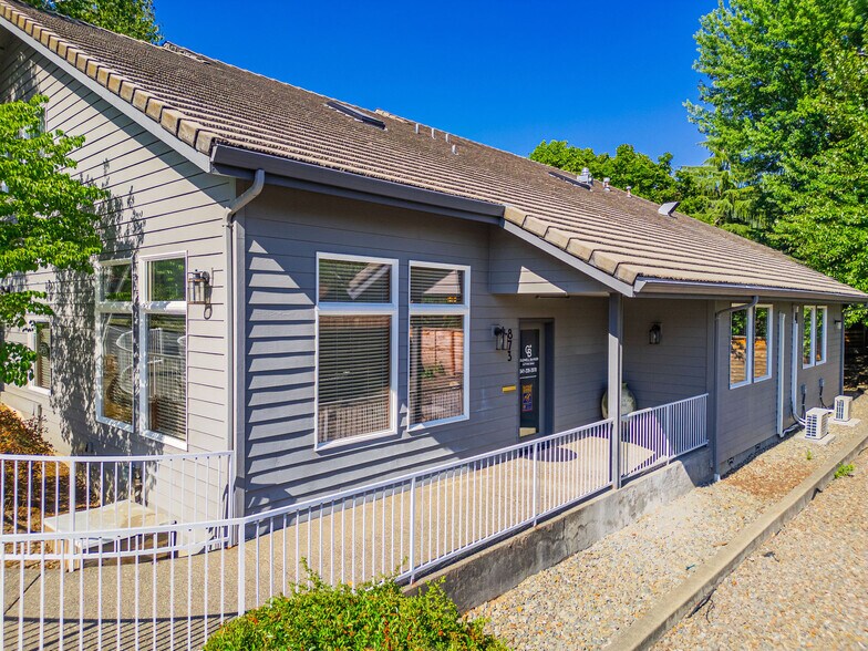 More Photos Of 873 NE 7th St, Grants Pass Medical For Lease