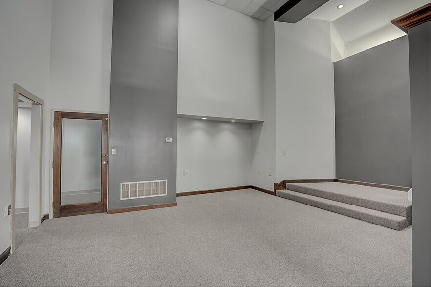 More Photos Of 118 W 5th St, Covington Loft Creative Space For Sale