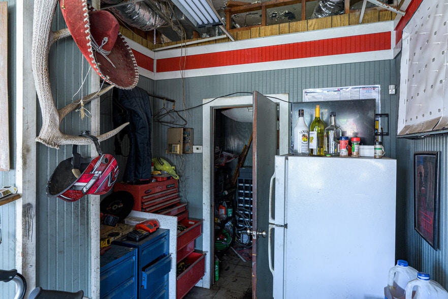 More Photos Of 1320 S Austin Ave, Denison General Retail For Sale