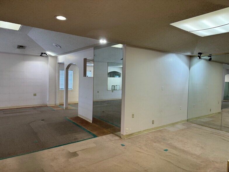 More Photos Of 6461 Southwest Blvd, Benbrook Storefront Retail Office For Lease