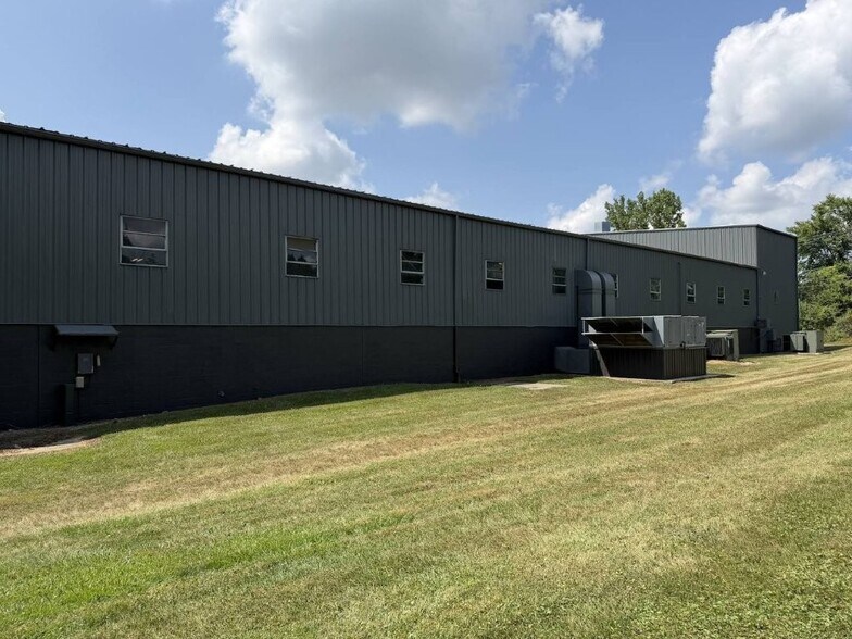 More Photos Of 551 Jay St, Coldwater Warehouse For Lease