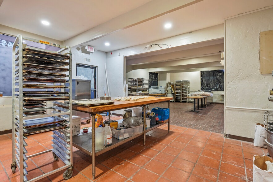 More Photos Of 725 Coliseum Dr, Winston-Salem Restaurant For Lease