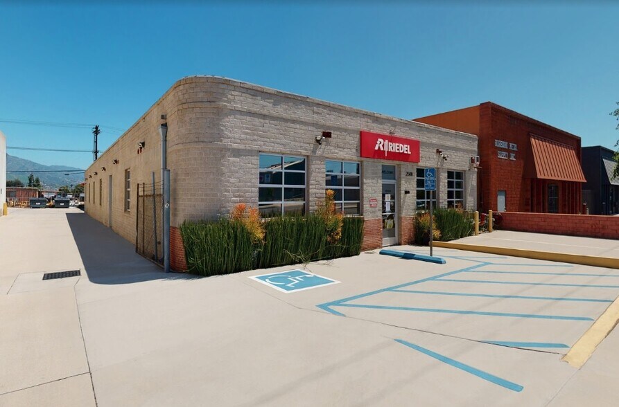 More Photos Of 2508 N Ontario St, Burbank Light Distribution For Sale