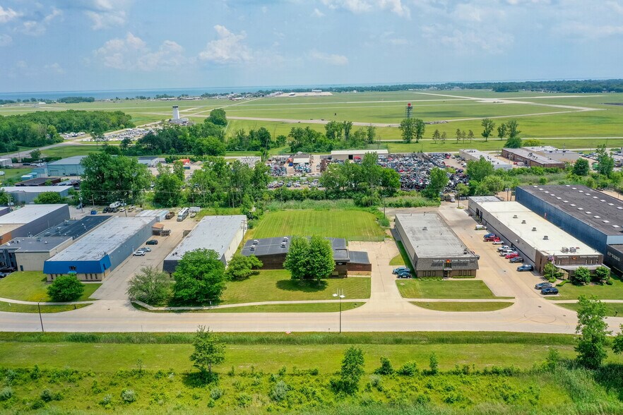 More Photos Of 42470 Executive Dr, Harrison Township Warehouse For Lease