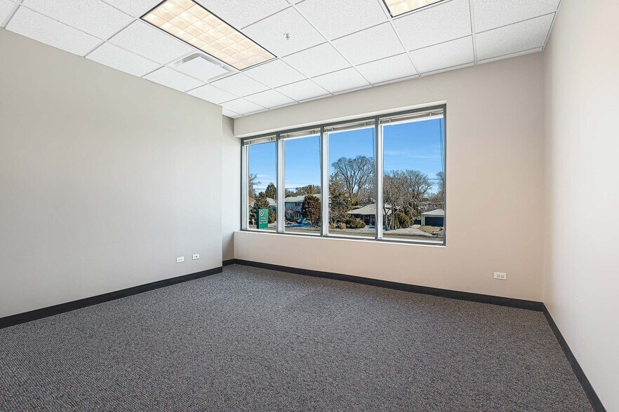 More Photos Of 2134-2140 S Wolf Rd, Des Plaines Office For Lease