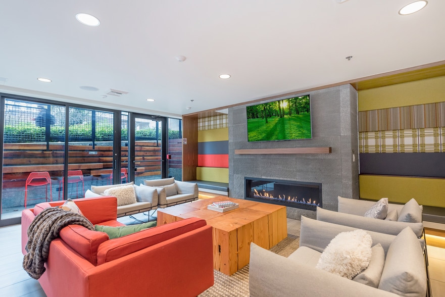 More Photos Of 900 NE 65th St, Seattle Apartments For Lease