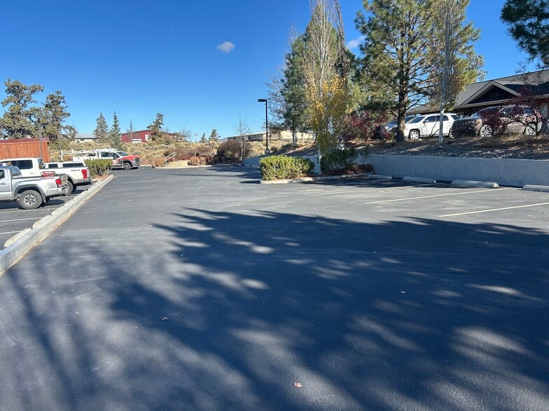 More Photos Of 525 SW Umatilla St, Redmond Office For Lease