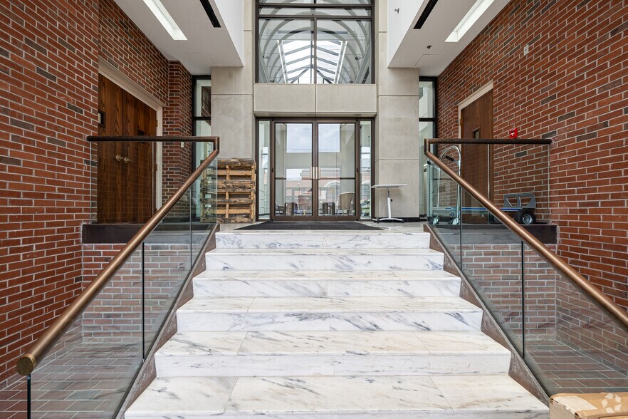 More Photos Of 225-243 Main St, Middletown Office For Lease