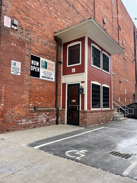 More Photos Of 41 Taylor St, Springfield Office For Lease