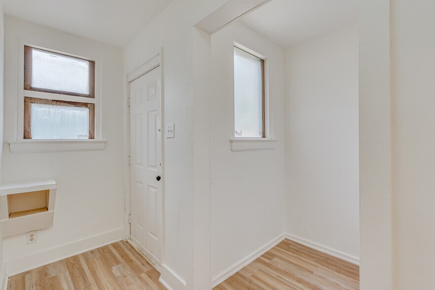More Photos Of 1401 Spring Hill Ave, Mobile Medical For Sale