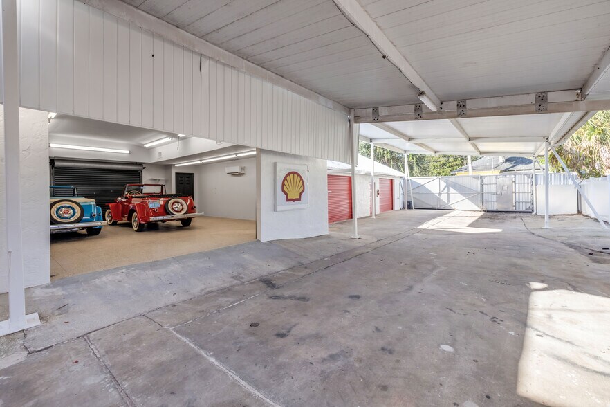More Photos Of 208 Magnolia St, New Smyrna Beach Auto Repair For Sale