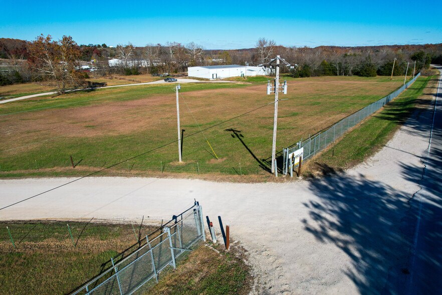 More Photos Of 27877 Glacier Point Rd, Lebanon Warehouse For Lease