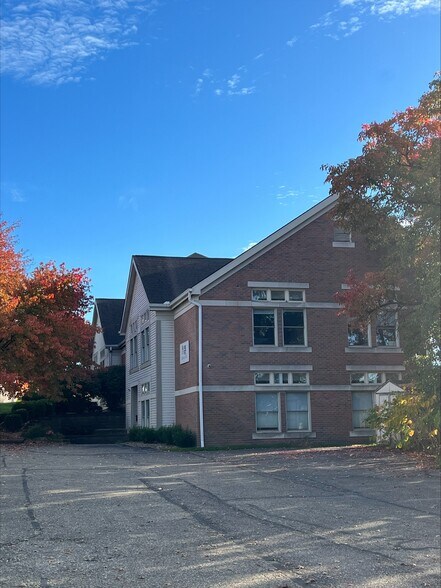 More Photos Of 7951 Pittsburg Ave NW, Canton Office For Sale