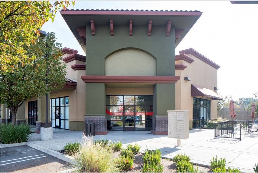 More Photos Of 2415 Empire Ave, Brentwood General Retail For Lease