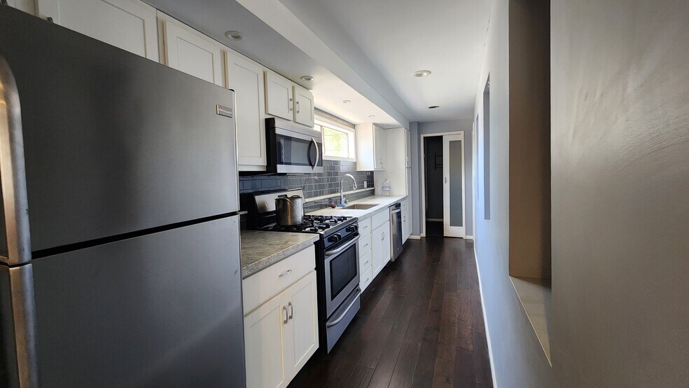 More Photos Of 1221 W Magnolia Blvd, Burbank Auto Repair For Sale