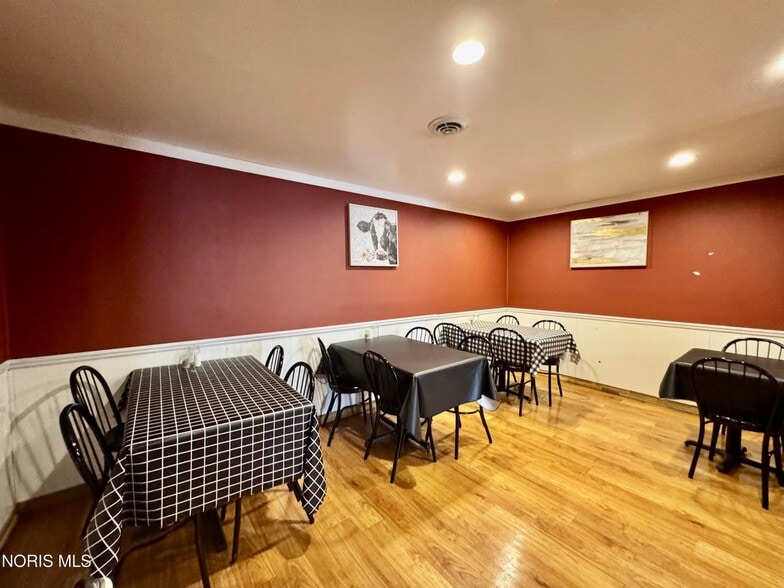 More Photos Of 404 W Vine St, Edgerton Restaurant For Sale
