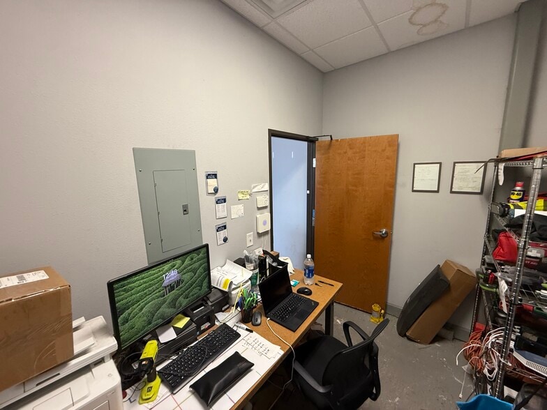 More Photos Of 11330 Manchaca Rd, Austin Freestanding For Lease