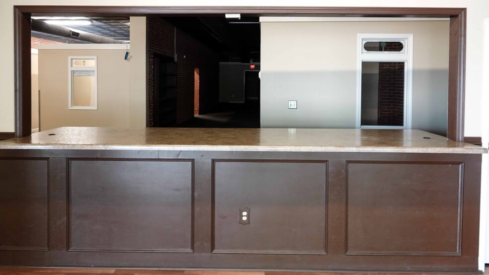 More Photos Of 1021 S Main St, Greenville Freestanding For Lease