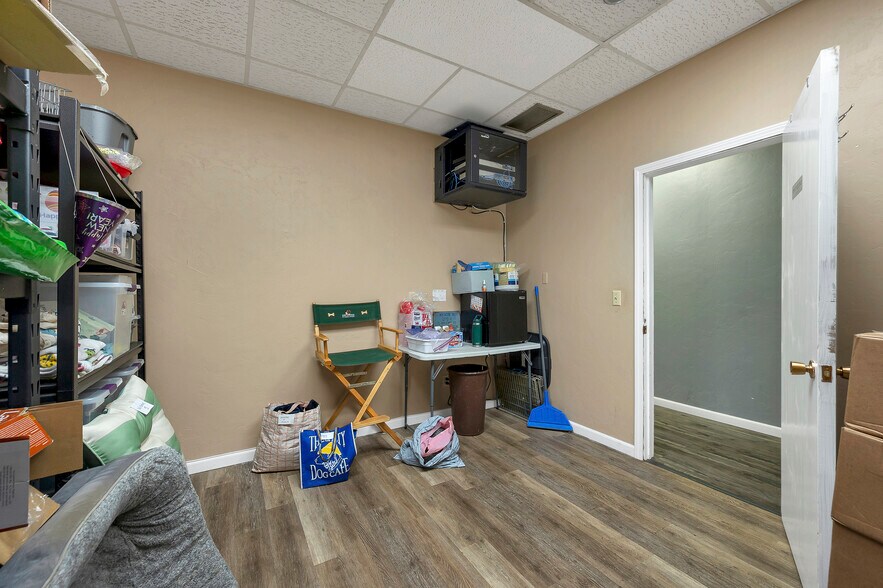 More Photos Of 1279 E Mason St, Green Bay Storefront For Sale