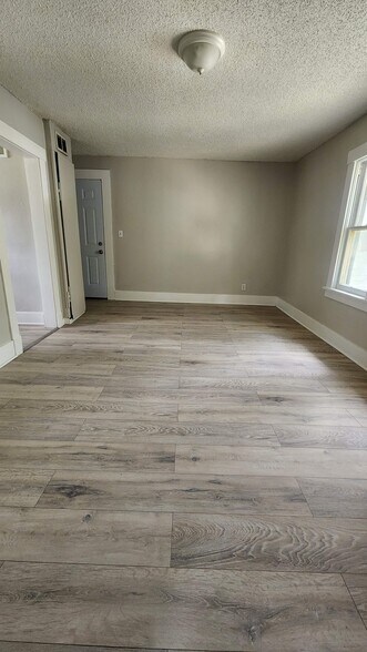 More Photos Of 400 E Sherman St, Hutchinson Apartments For Sale