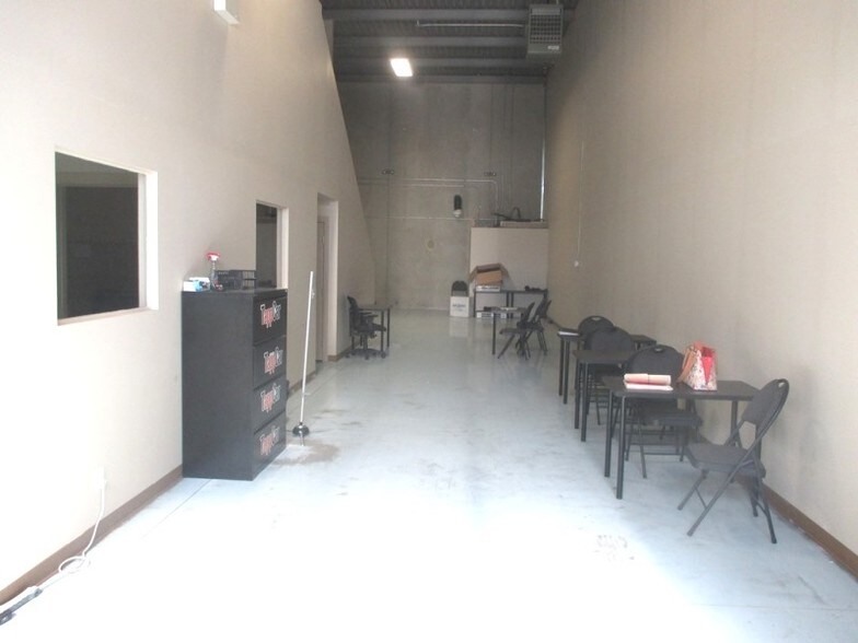 More Photos Of 4807 32nd St SE, Calgary Warehouse For Lease