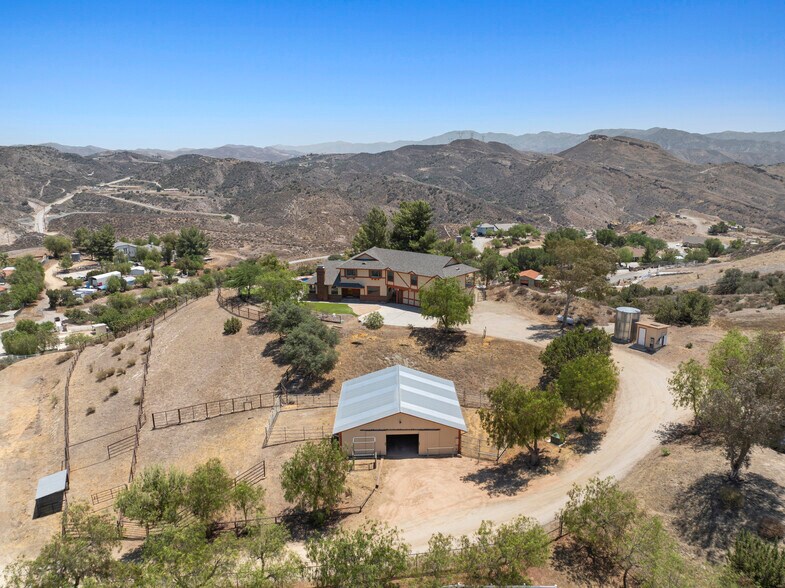 More Photos Of 13620 Pales Rd, Agua Dulce Specialty For Lease