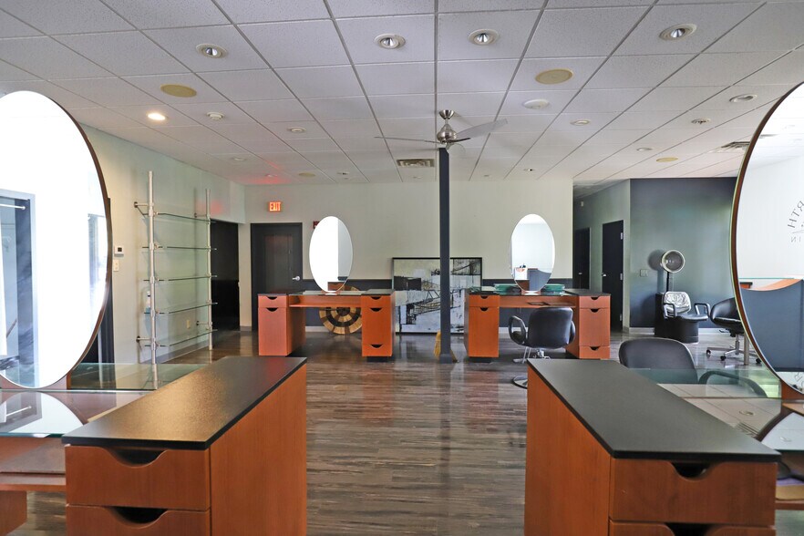 More Photos Of 580 N Falmouth Hwy, North Falmouth Storefront Retail Office For Lease