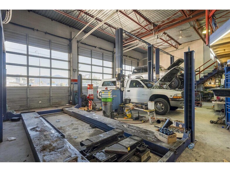 More Photos Of 8815 Young Rd, Chilliwack Auto Repair For Sale
