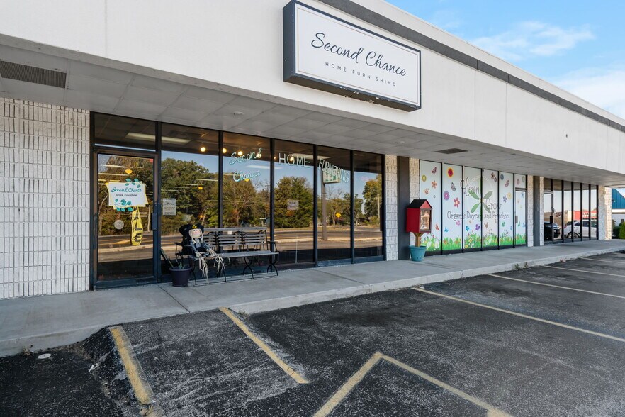 More Photos Of 1875 N State Highway CC, Nixa General Retail For Lease