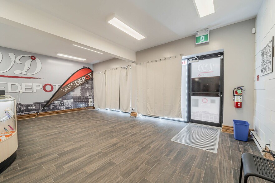 More Photos Of 6092-6120 Ch De La Côte-Des-Neiges, Montréal Storefront Retail Office For Lease