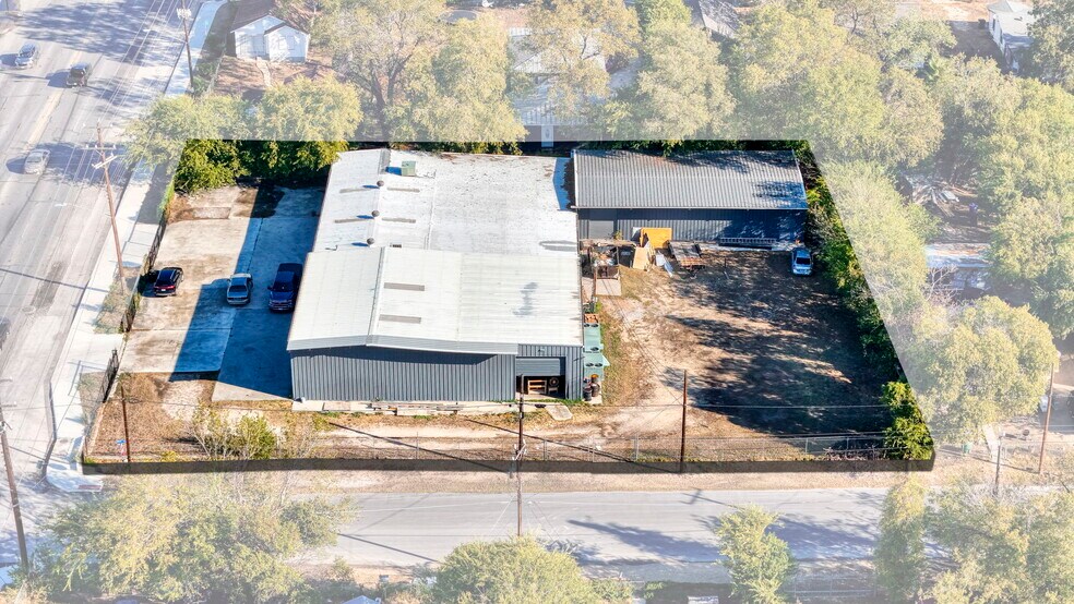 More Photos Of 4714 S Zarzamora St, San Antonio Auto Repair For Sale