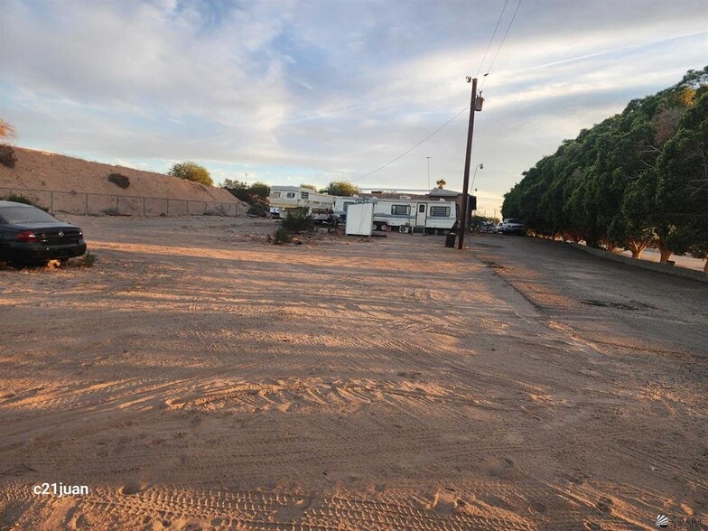 More Photos Of 1063 N Main St, San Luis Specialty For Sale