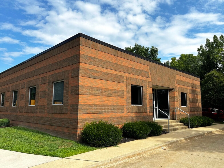 More Photos Of 1540 Corporate Woods Pky, Uniontown Office For Lease