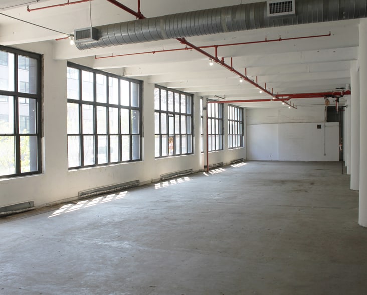 More Photos Of 47-32 Austell Pl, Long Island City Warehouse For Lease