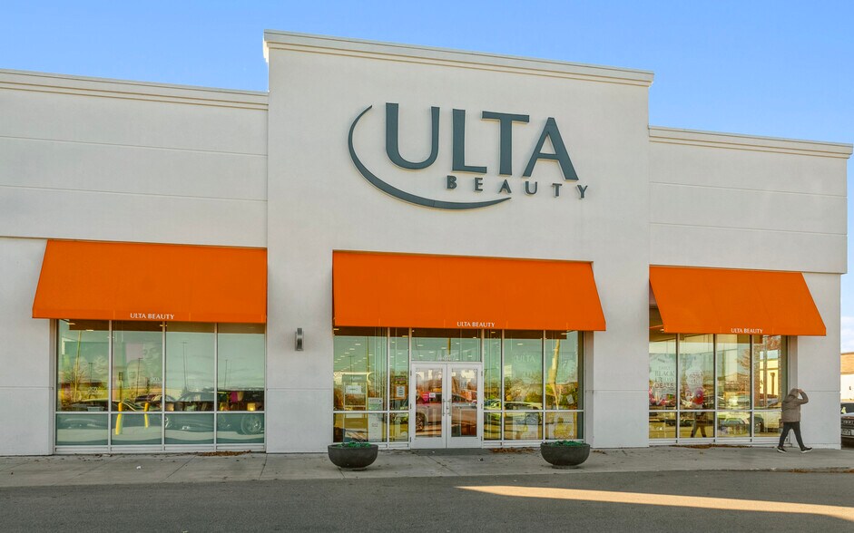 More Photos Of 4411 W Wisconsin Ave, Appleton Freestanding For Sale