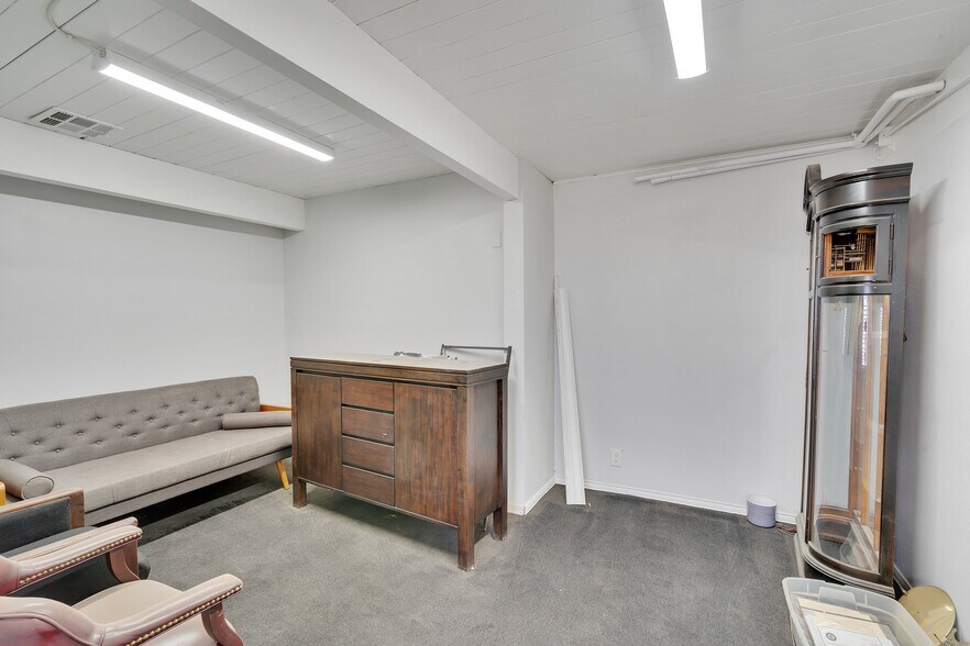 More Photos Of 2124 Thomas R Cannell Rd, Thermal Office For Sale