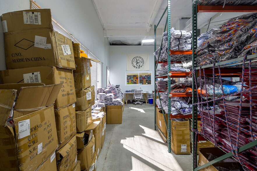 More Photos Of 2621 W Woodland Dr, Anaheim Manufacturing For Sale