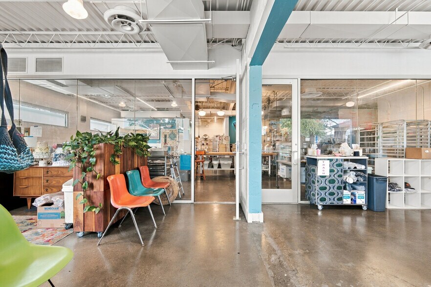 More Photos Of 1018 Poyntz Ave, Manhattan Flex For Sale