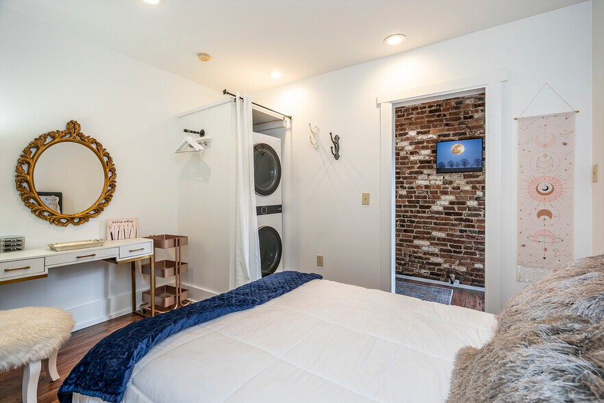 More Photos Of 302 W High St, Lexington Office Residential For Sale