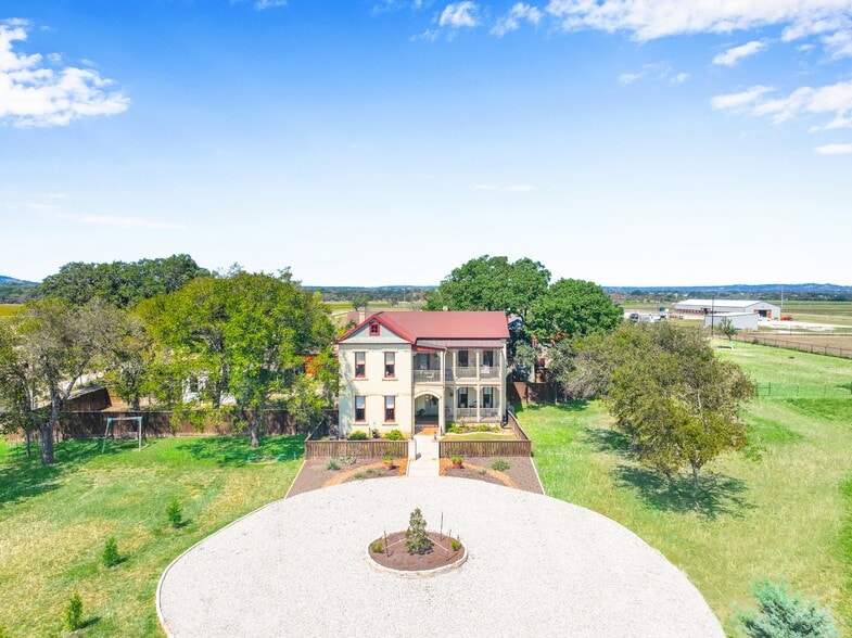 More Photos Of 111 Legacy Ln, Comfort Winery Vineyard For Sale