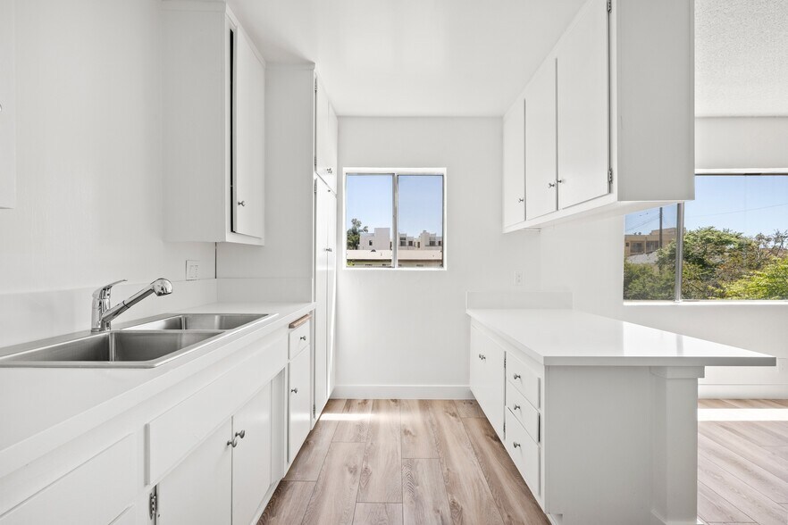 More Photos Of 1301 N Mansfield Ave, Los Angeles Apartments For Sale