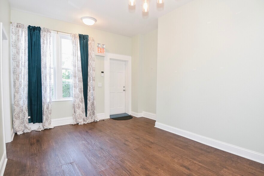 More Photos Of 93-97 Broad St, Middletown Office For Sale
