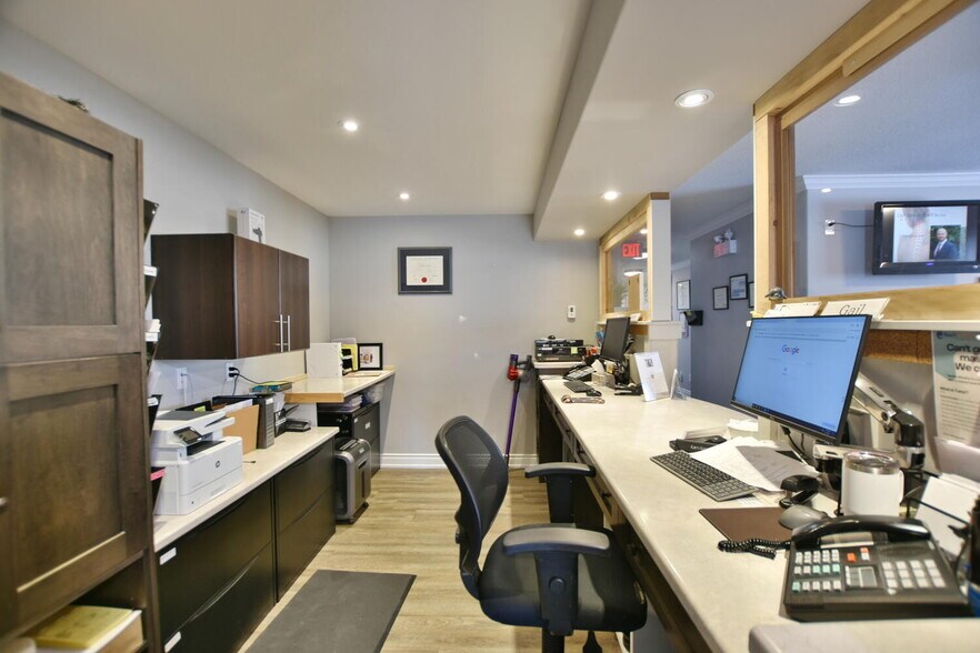 More Photos Of 1535 Mosley St, Wasaga Beach Storefront Retail Office For Sale