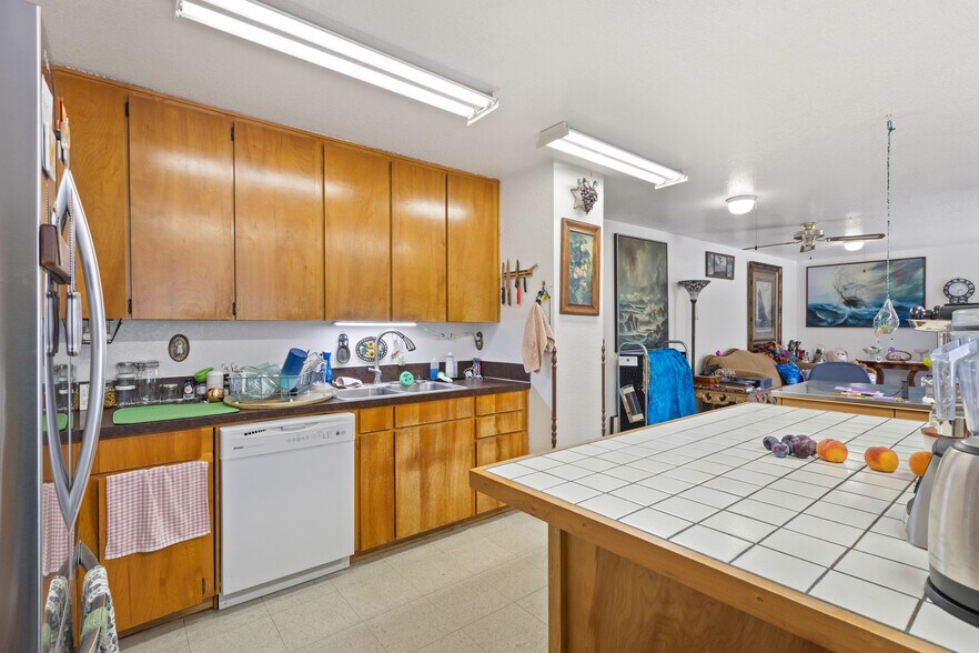 More Photos Of 5565 NE Stephens St, Winchester Auto Repair For Sale