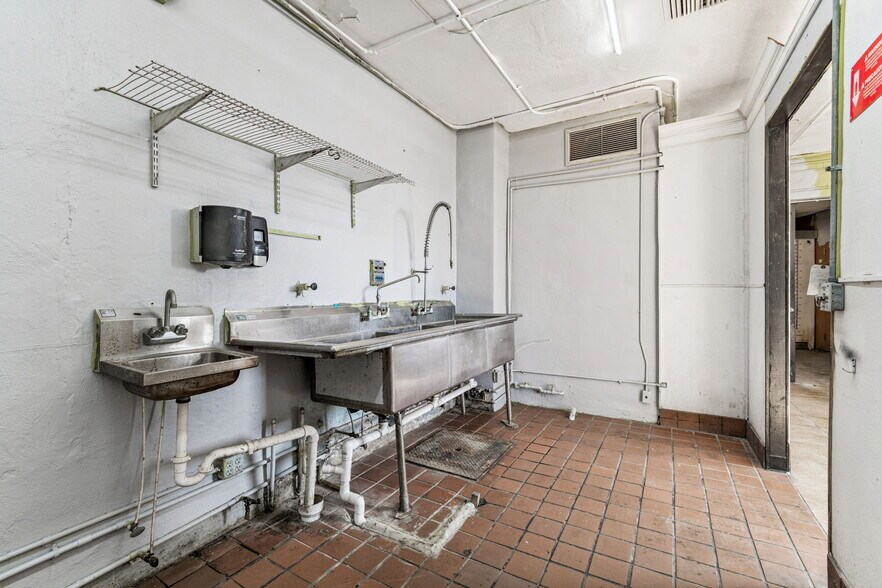 More Photos Of 715 McDuff Ave, Jacksonville Storefront Retail Residential For Sale