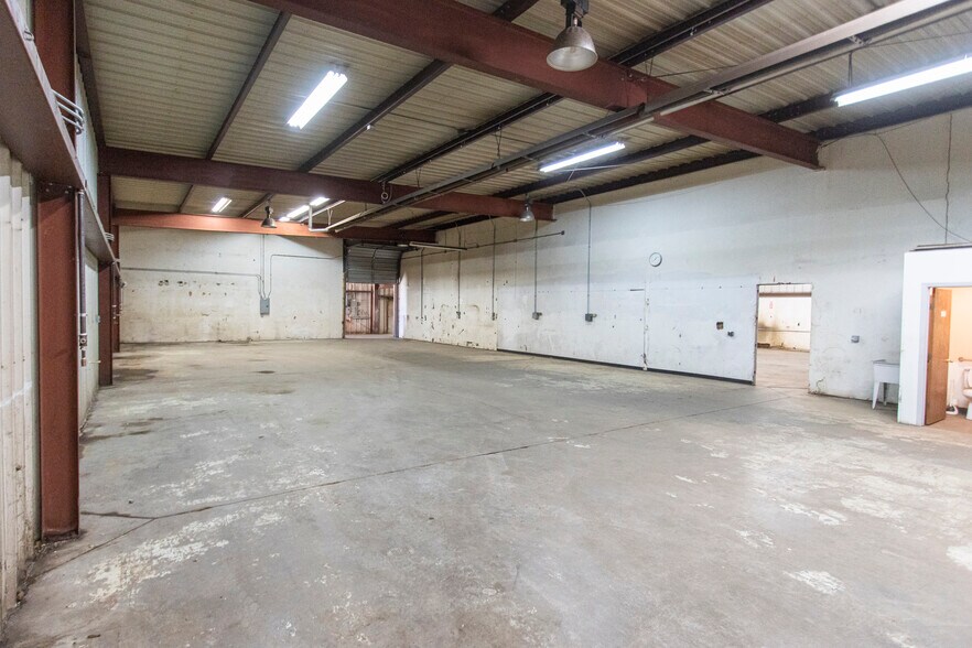 More Photos Of 640 N Heartland Dr, Sugar Grove Manufacturing For Lease