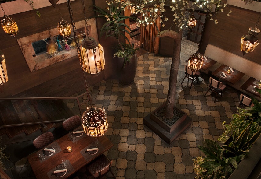 More Photos Of 8450 W 3rd St, Los Angeles Bar For Lease